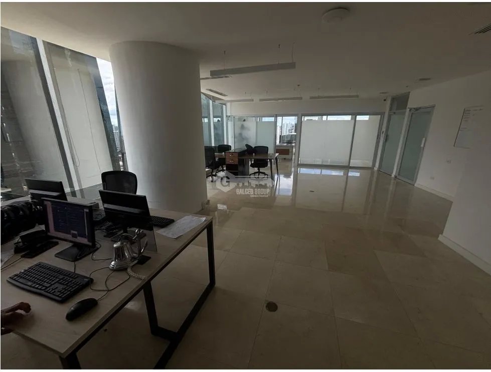 OFICINA / CALLE 50 / REVOLUTION  F&F TOWER TORNILLO /  188M / DIVISION