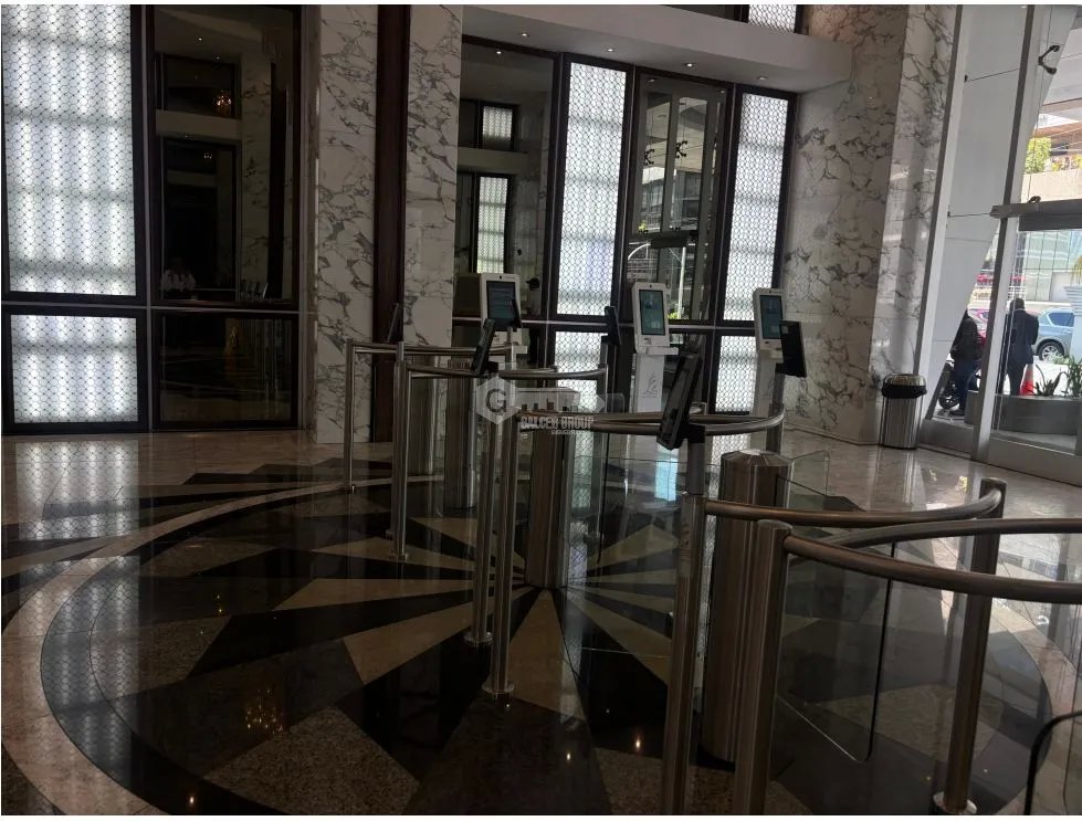 OFICINA / CALLE 50 / REVOLUTION F&F TOWER / 156M / AIRE CENTRAL