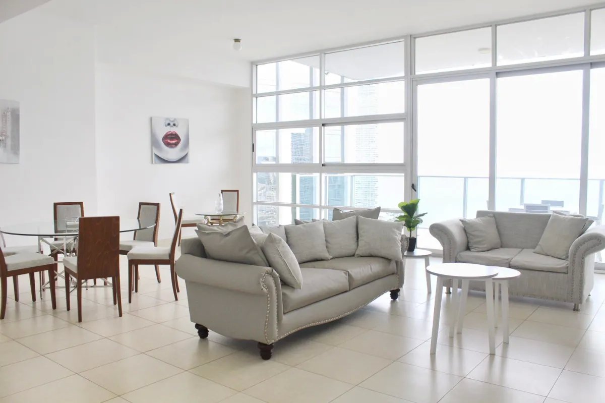 Apartment For Rent in Avenida Balboa Panamá