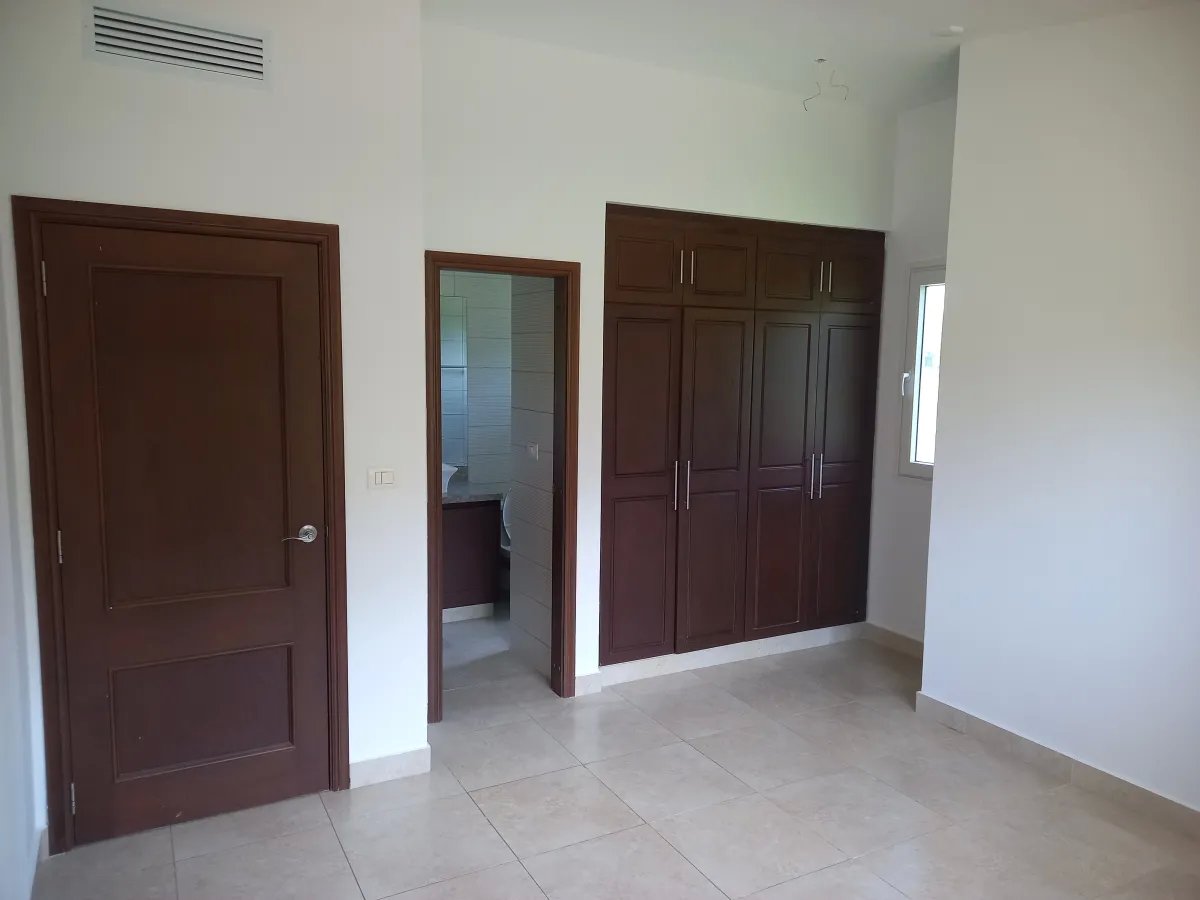 Venta de Casa Reposeida en PH Tucan Country Club, Cocolí, Panamá