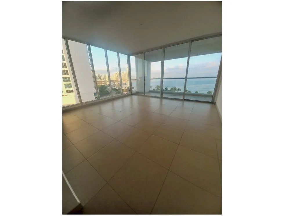 Apartment For Sale in Venta de apartamento en Avenida Balboa