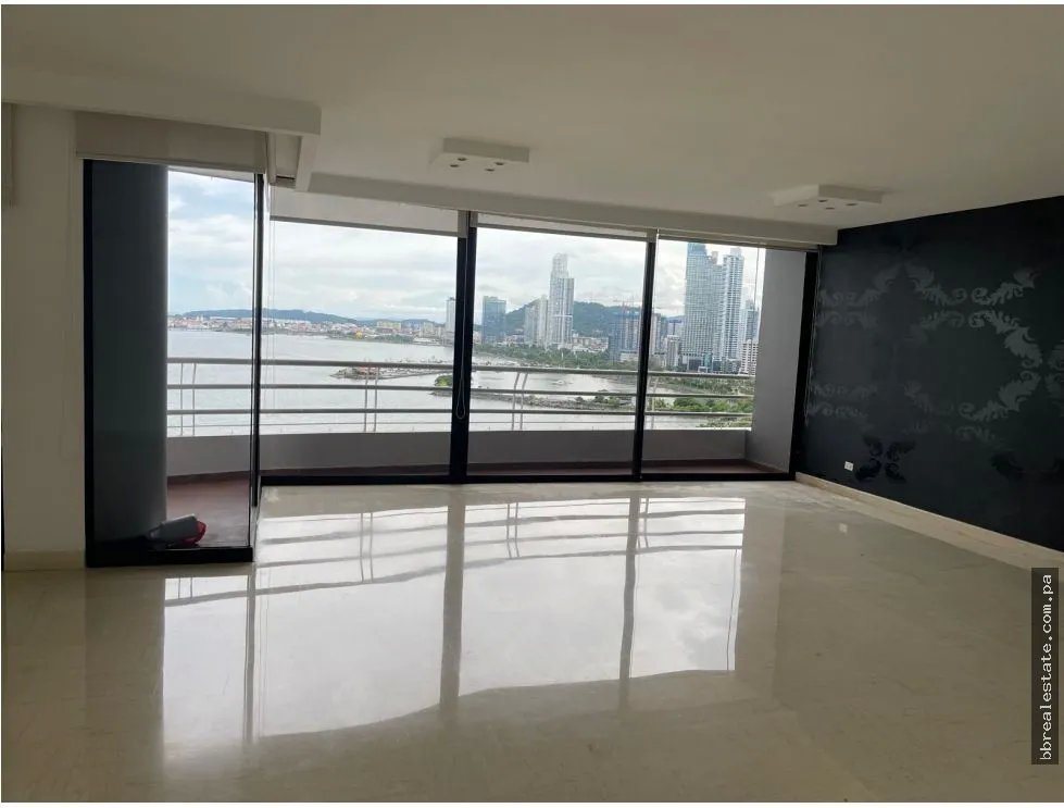 Venta de Apartamento en PH Los Delfines, Avenida Balboa