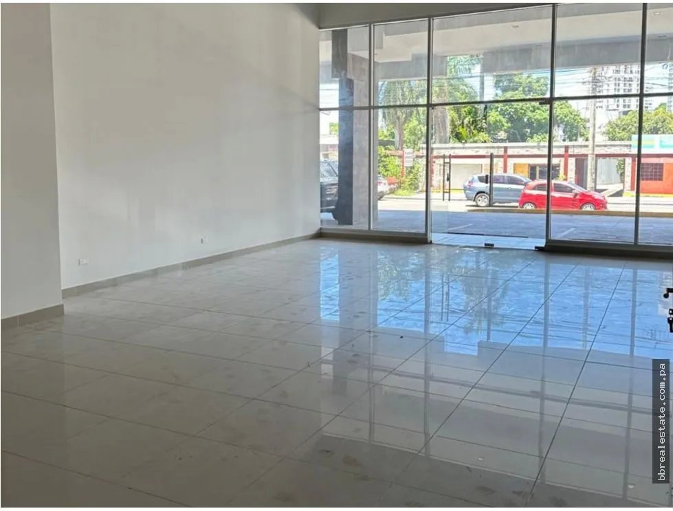 Alquiler de local comercial en Parque Lefevre, PH Epoca