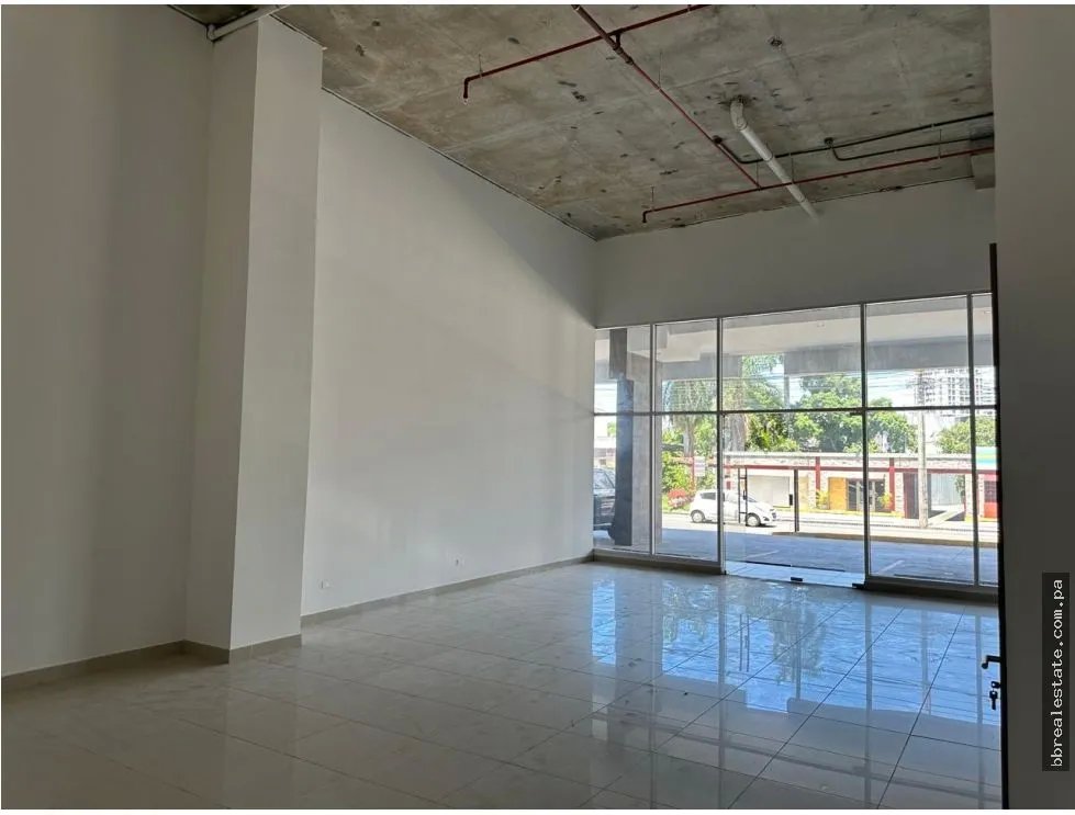 Alquiler de local comercial en Parque Lefevre, PH Epoca