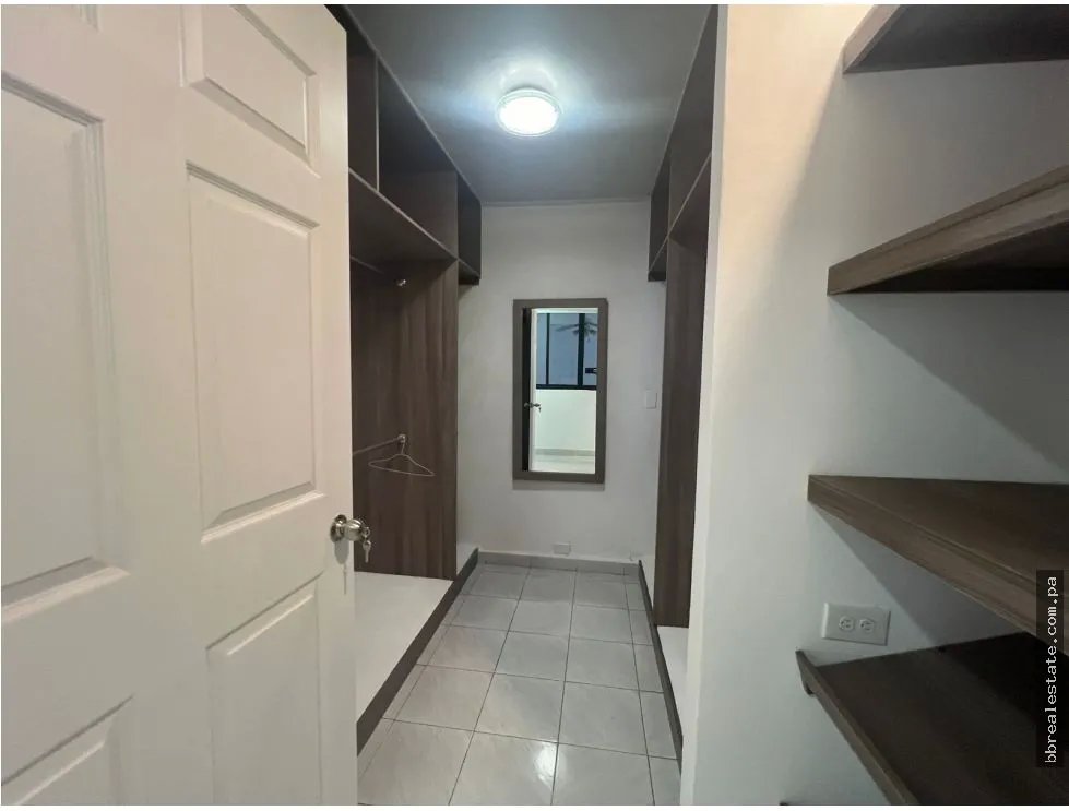 Venta de casa con Garita de Seguridad en Punta Paitilla