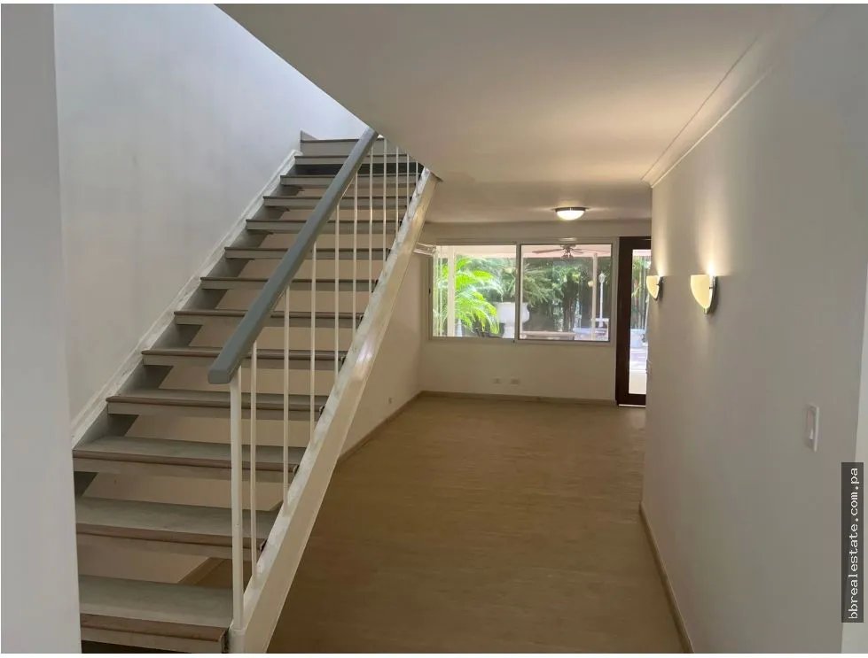 Venta de casa con Garita de Seguridad en Punta Paitilla
