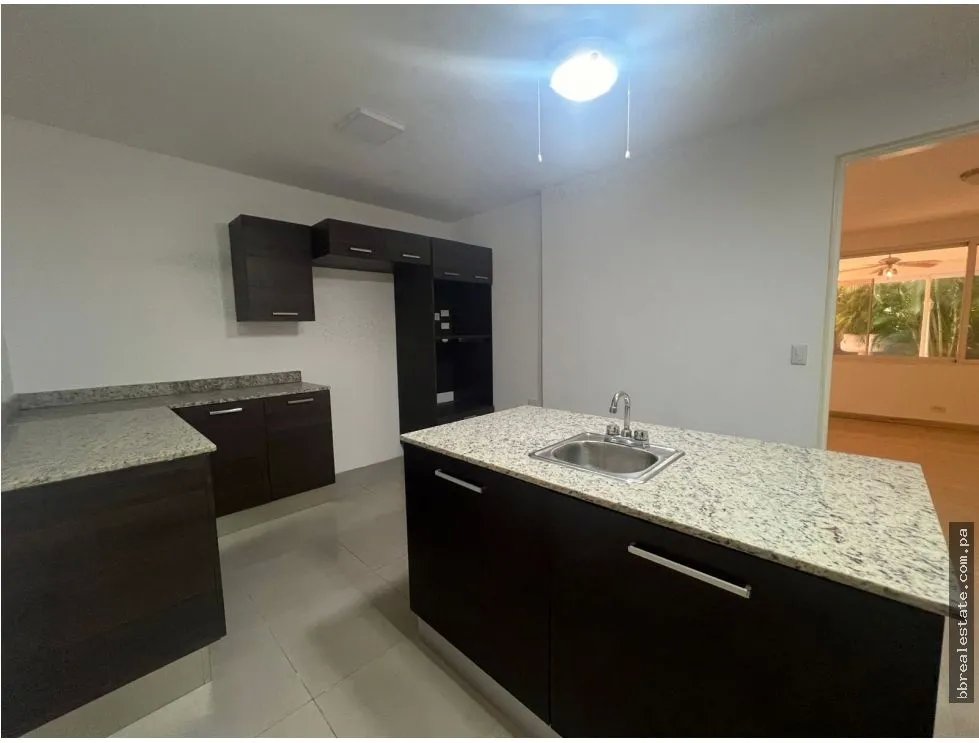 Venta de casa con Garita de Seguridad en Punta Paitilla