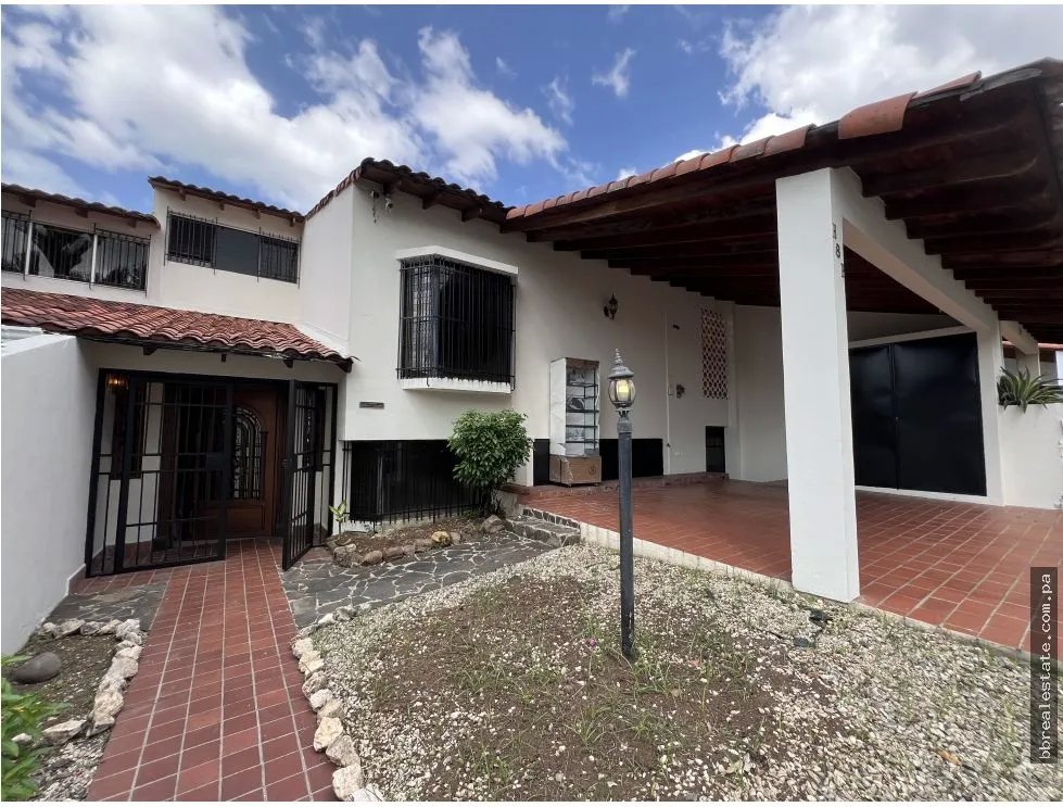 Venta de casa con Piscina en Betania, Dos Mares