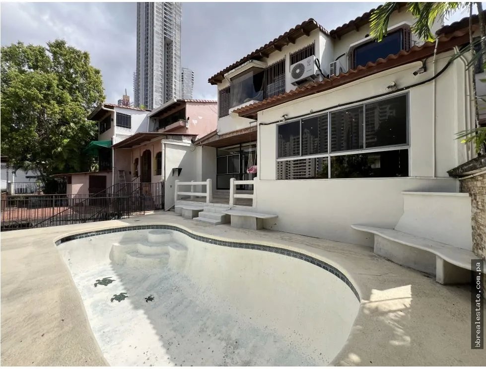 Venta de casa con Piscina en Betania, Dos Mares