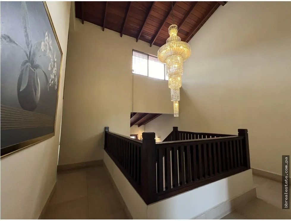 Venta de casa con Piscina en Betania, Dos Mares