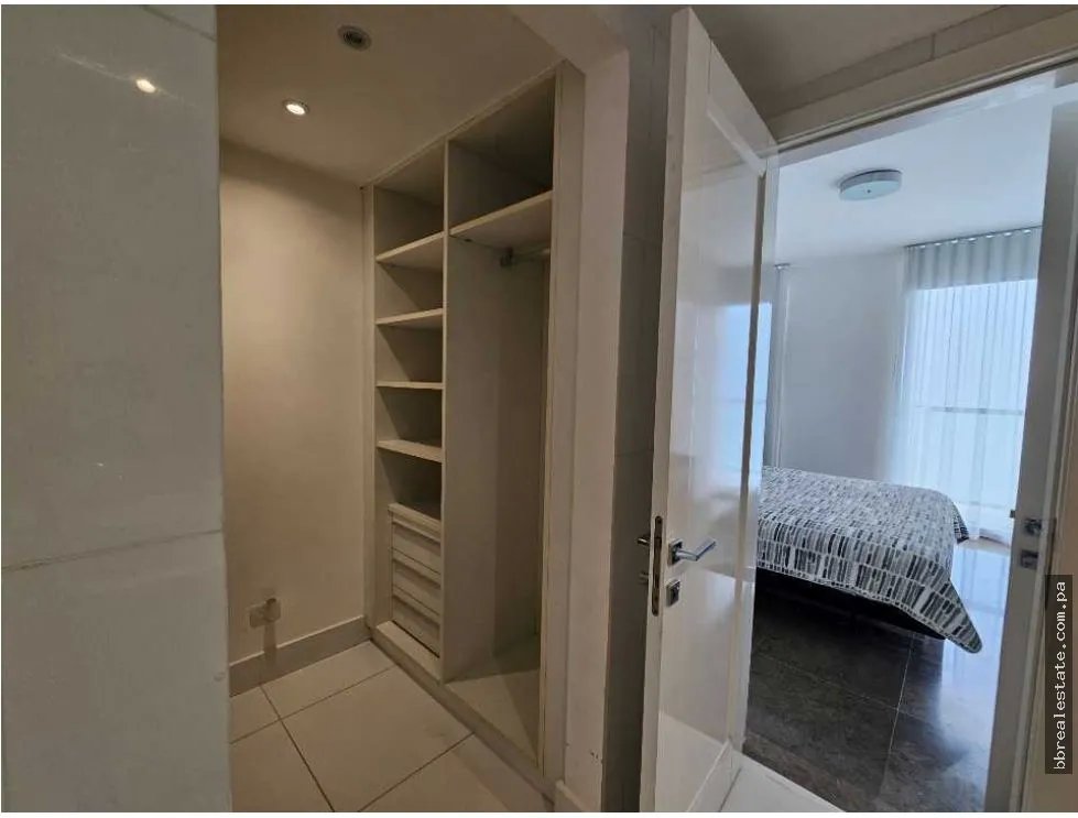 Venta de apartamento Amoblado en Avenida Balboa, Ph Yoo