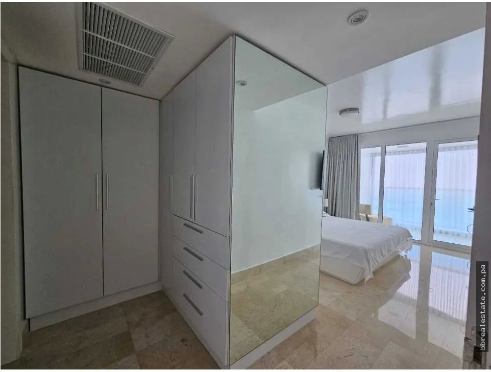 Alquiler de apartamento Amoblado Avenida Balboa, Ph Yoo