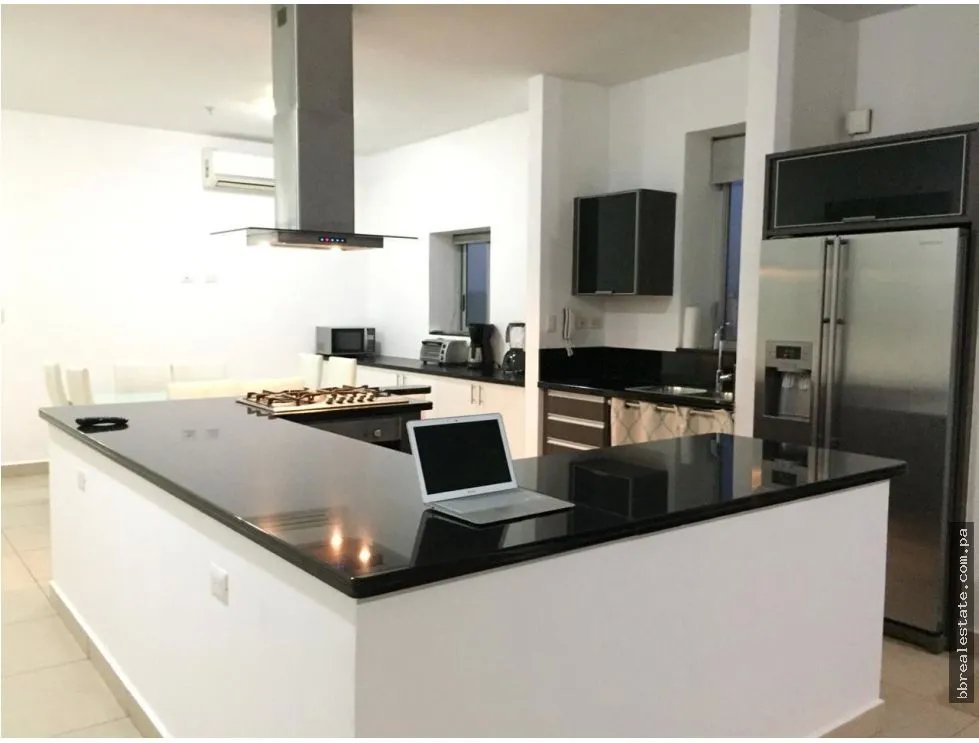 Se vende Apartamento en Avenida Balboa, Ph Rivage