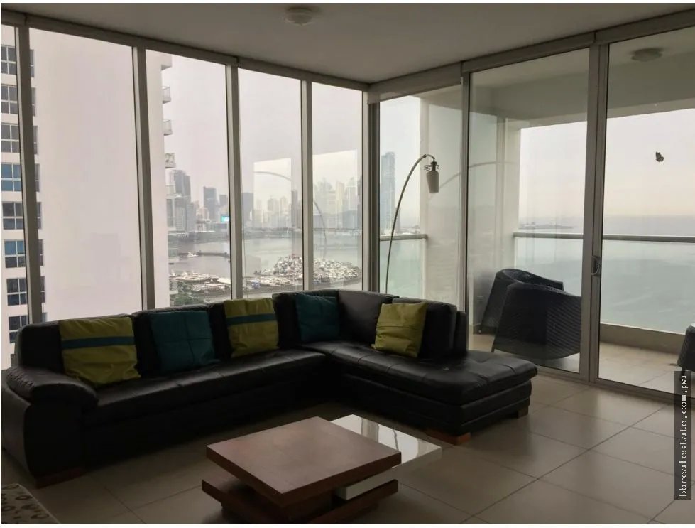 Se vende Apartamento en Avenida Balboa, Ph Rivage