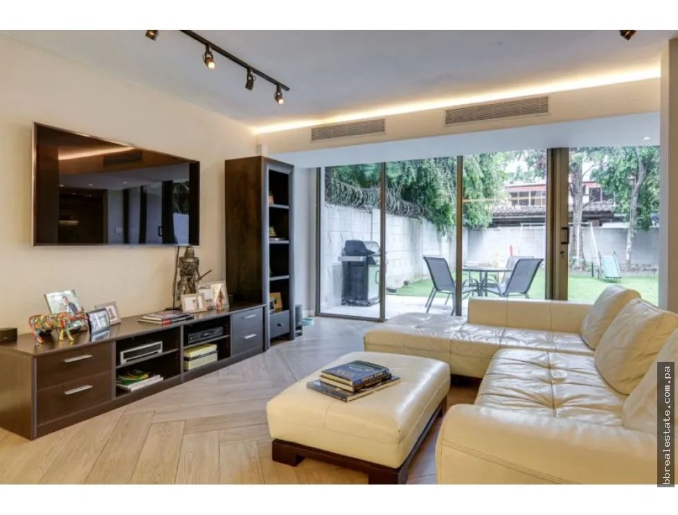 Venta de Casa 3 Niveles En Paitilla