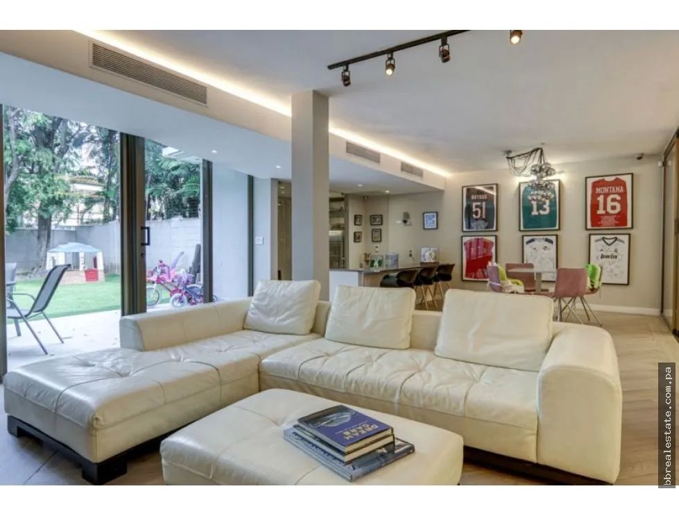 Venta de Casa 3 Niveles En Paitilla