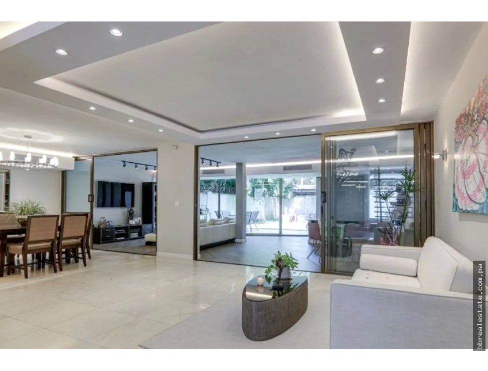 Venta de Casa 3 Niveles En Paitilla