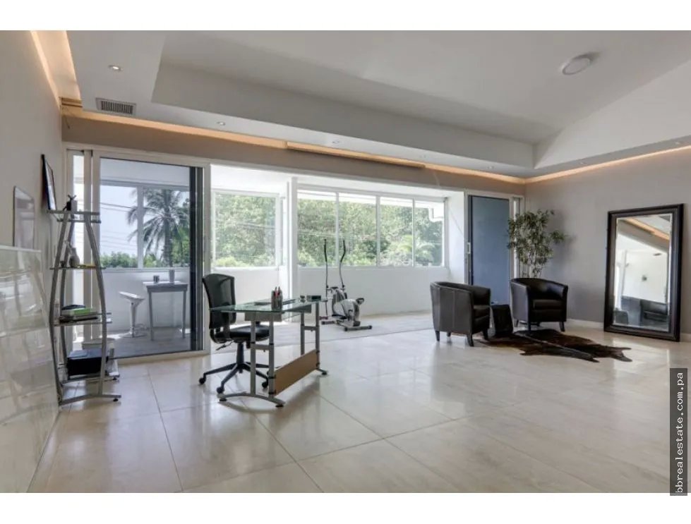 Venta de Casa 3 Niveles En Paitilla