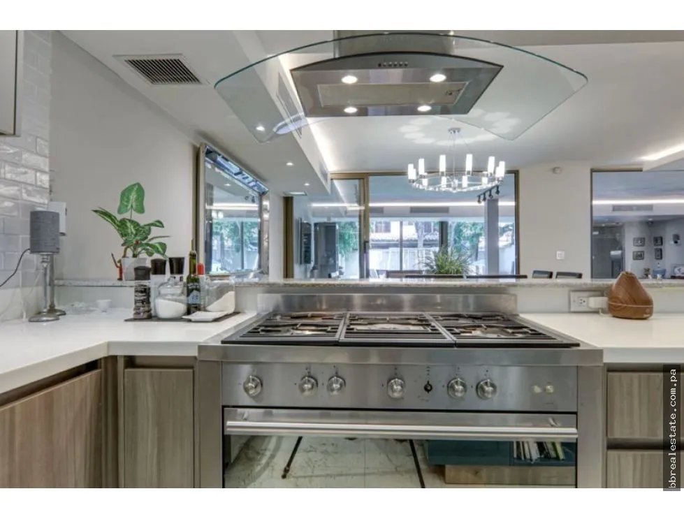Venta de Casa 3 Niveles En Paitilla