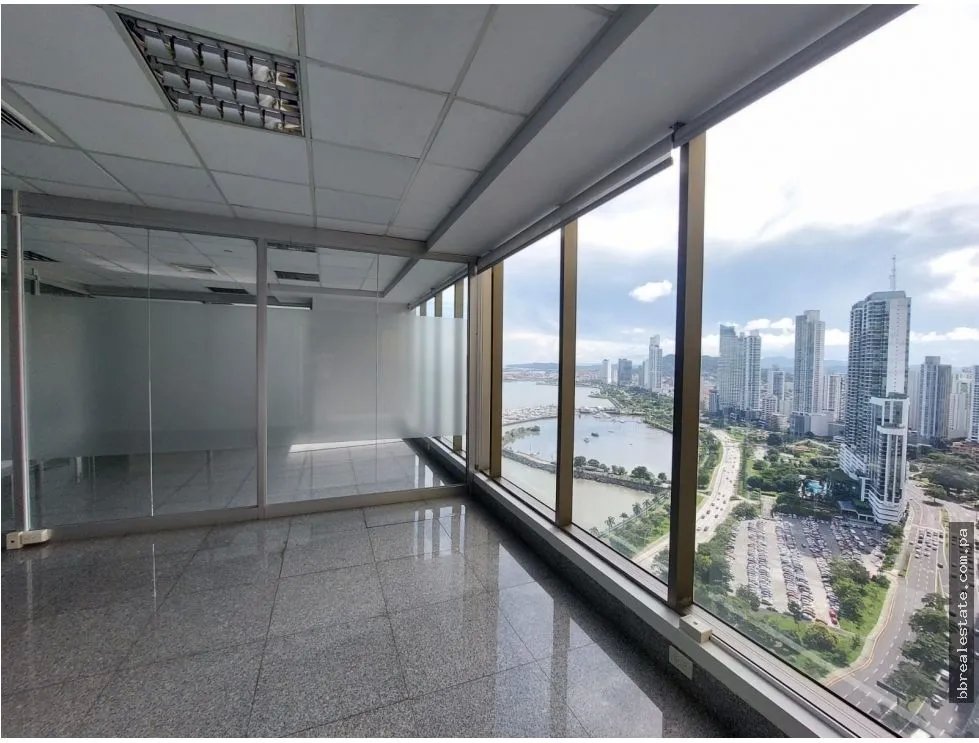 Se Alquila Oficina  torre Bicsa Esquina Av.Balboa