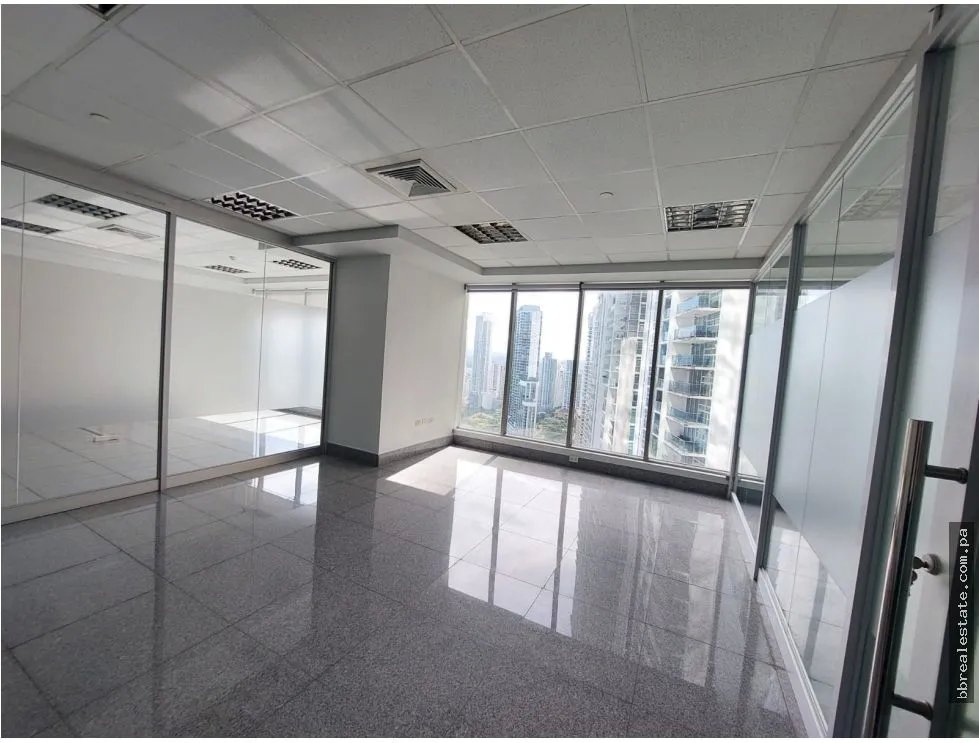 Se Alquila Oficina  torre Bicsa Esquina Av.Balboa