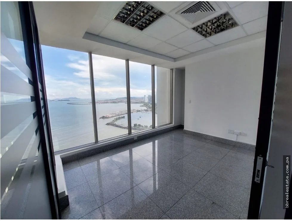 Se Alquila Oficina  torre Bicsa Esquina Av.Balboa