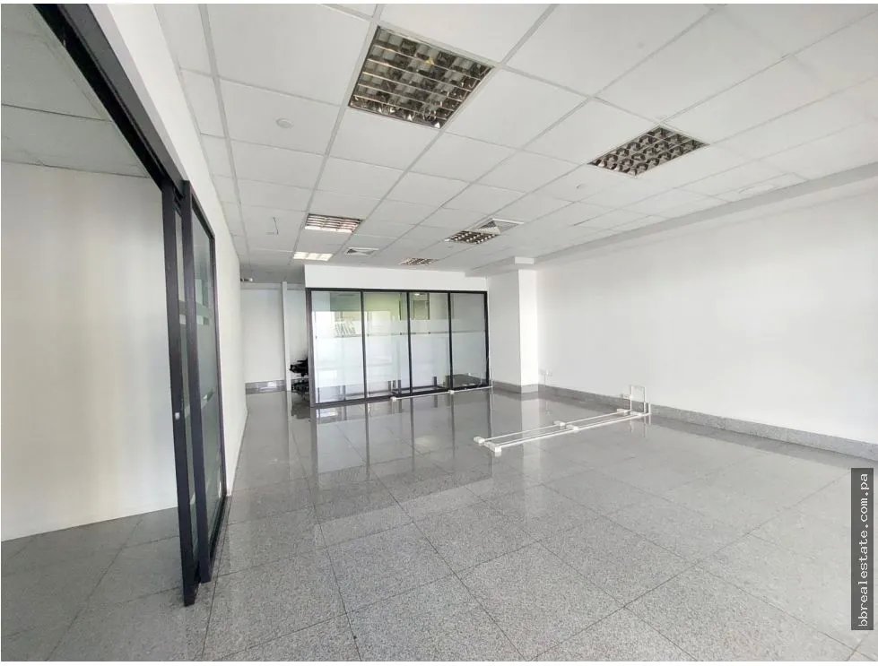 Se Alquila Oficina  torre Bicsa Esquina Av.Balboa
