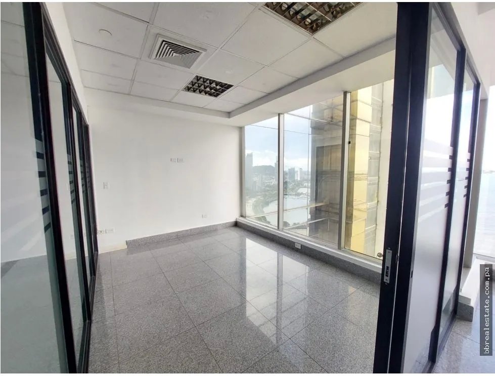Se Alquila Oficina  torre Bicsa Esquina Av.Balboa