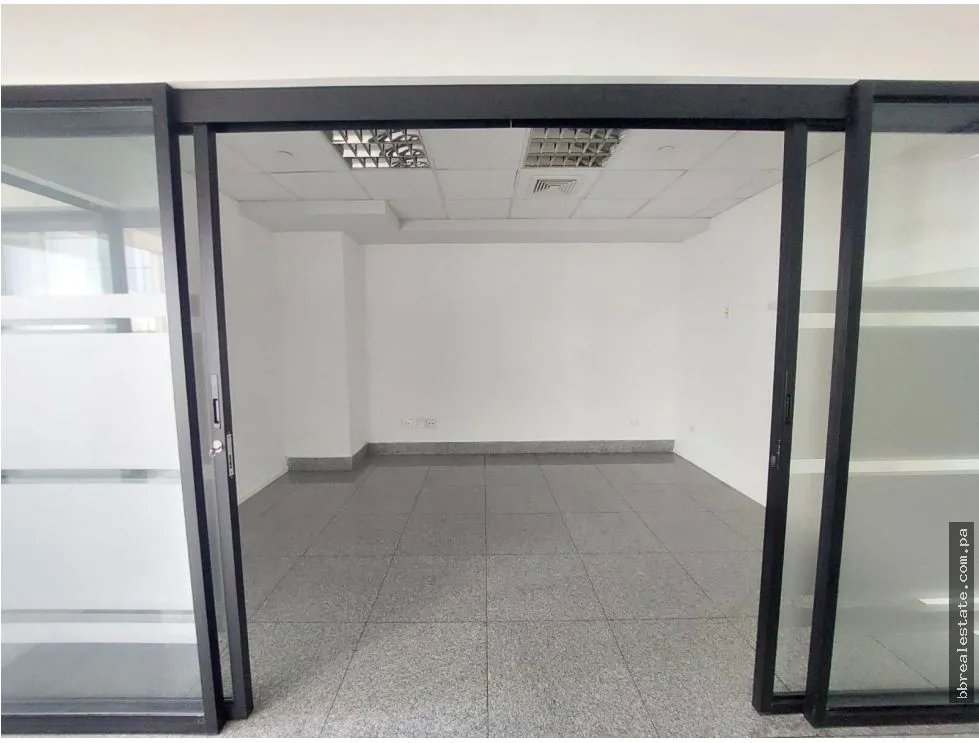 Se Alquila Oficina  torre Bicsa Esquina Av.Balboa