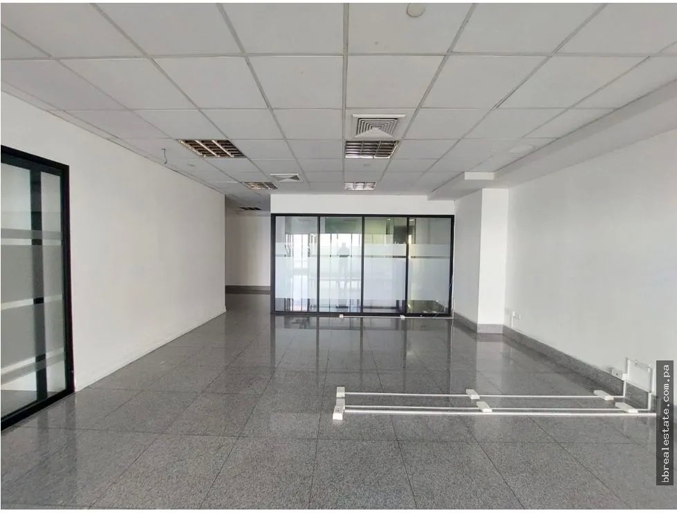 Se Alquila Oficina  torre Bicsa Esquina Av.Balboa