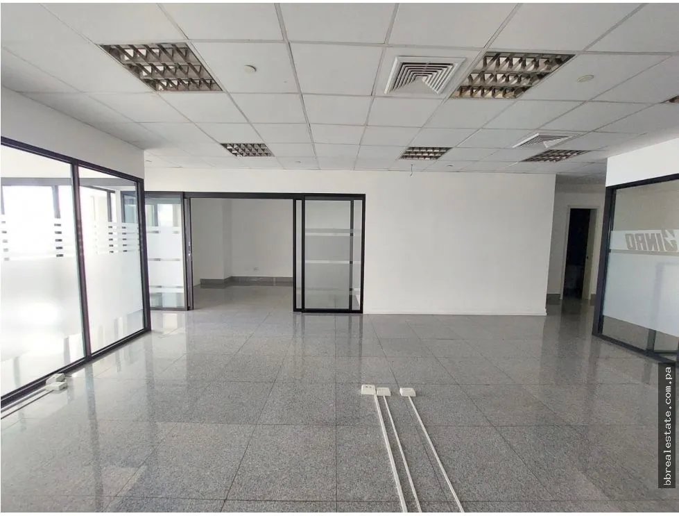 Se Alquila Oficina  torre Bicsa Esquina Av.Balboa