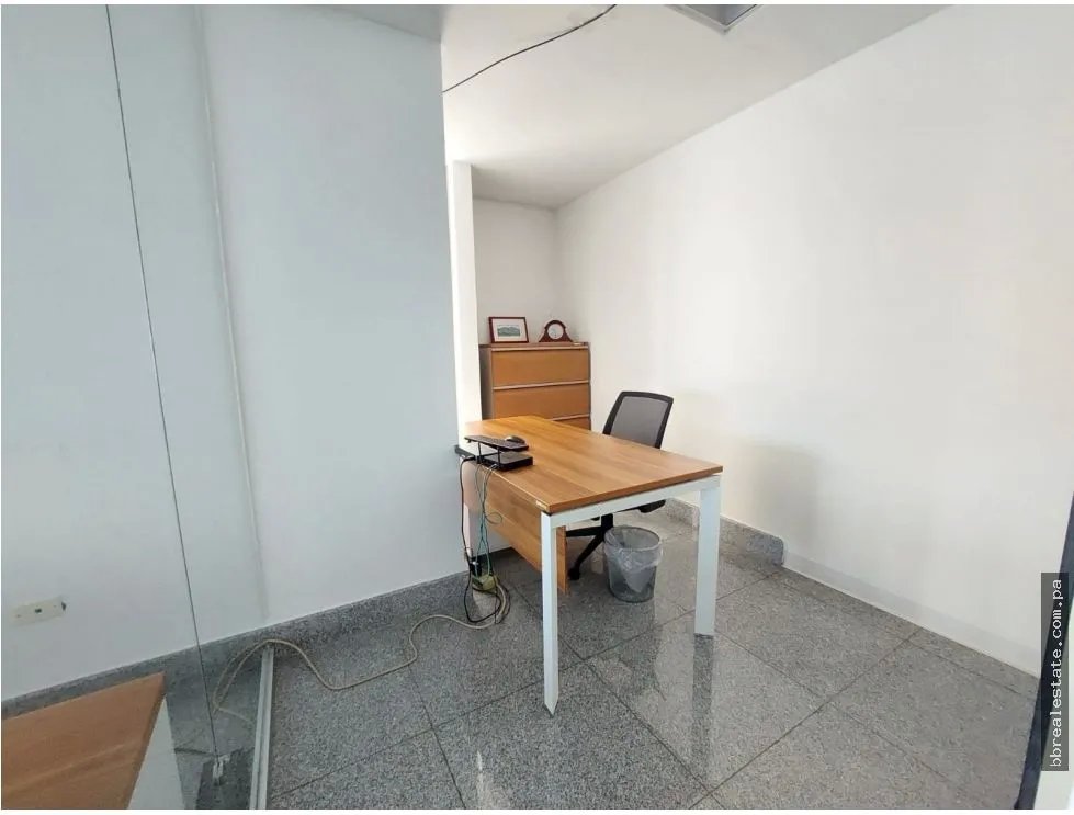 Se Alquila Oficina Amoblada torre Bicsa Esquina Av.Balboa