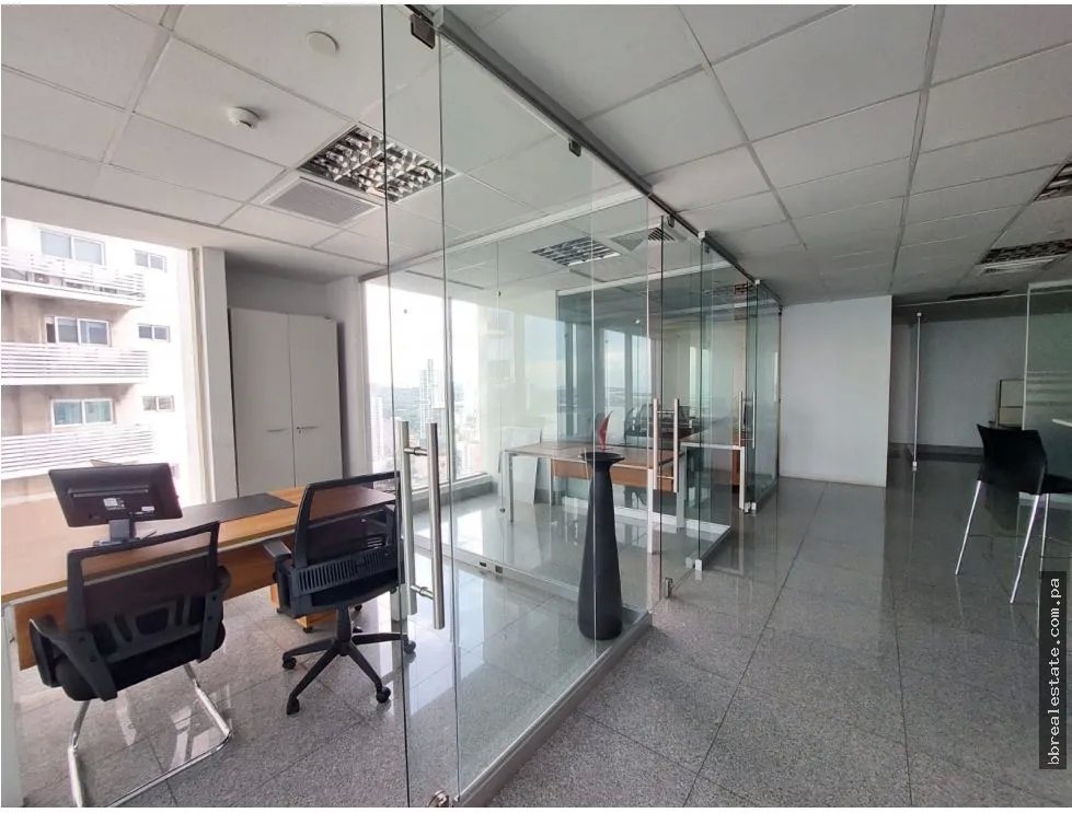 Se Alquila Oficina Amoblada torre Bicsa Esquina Av.Balboa