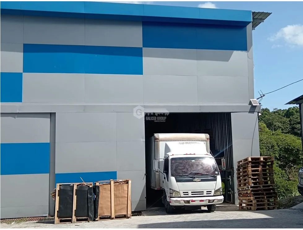 SE AQLUILA GALERA COMERCIAL 200M EN LAS MAÑANITAS PARQUE INDUSTRIAL