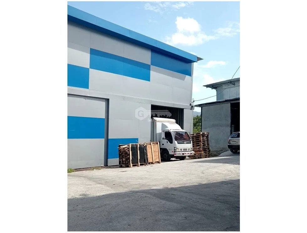 SE AQLUILA GALERA COMERCIAL 200M EN LAS MAÑANITAS PARQUE INDUSTRIAL
