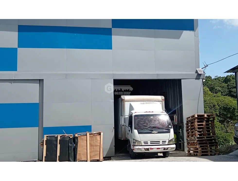 SE AQLUILA GALERA COMERCIAL 200M EN LAS MAÑANITAS PARQUE INDUSTRIAL