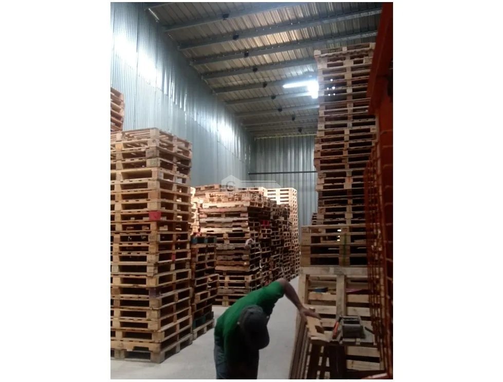 SE AQLUILA GALERA COMERCIAL 200M EN LAS MAÑANITAS PARQUE INDUSTRIAL