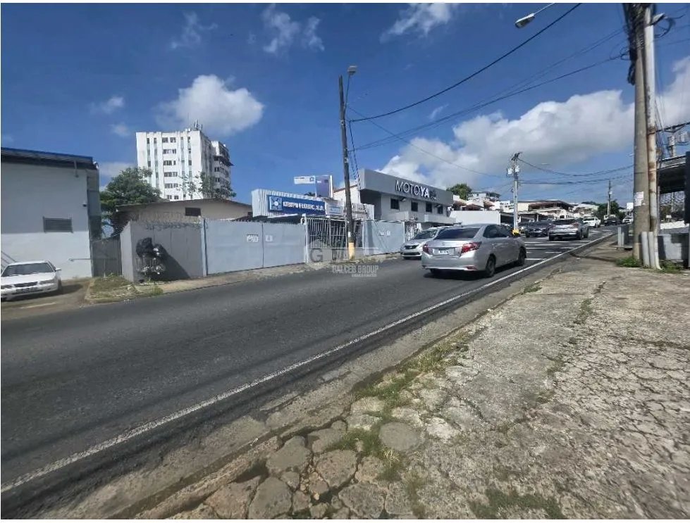 GALERA COMERCIAL CON LOCALES Y BODEGA EN JUAN PABLO II  /TUMBA MUERTO