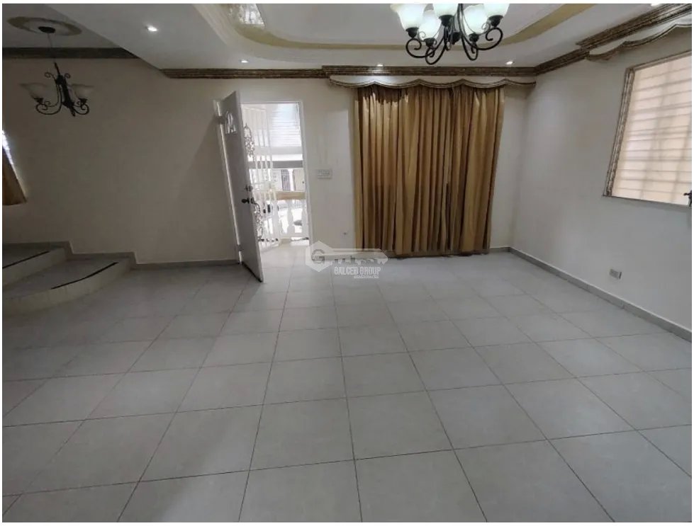 SE VENDE CASA EN LAS CUMBRES URB. SAN ANDRES FRENTE AL METRO