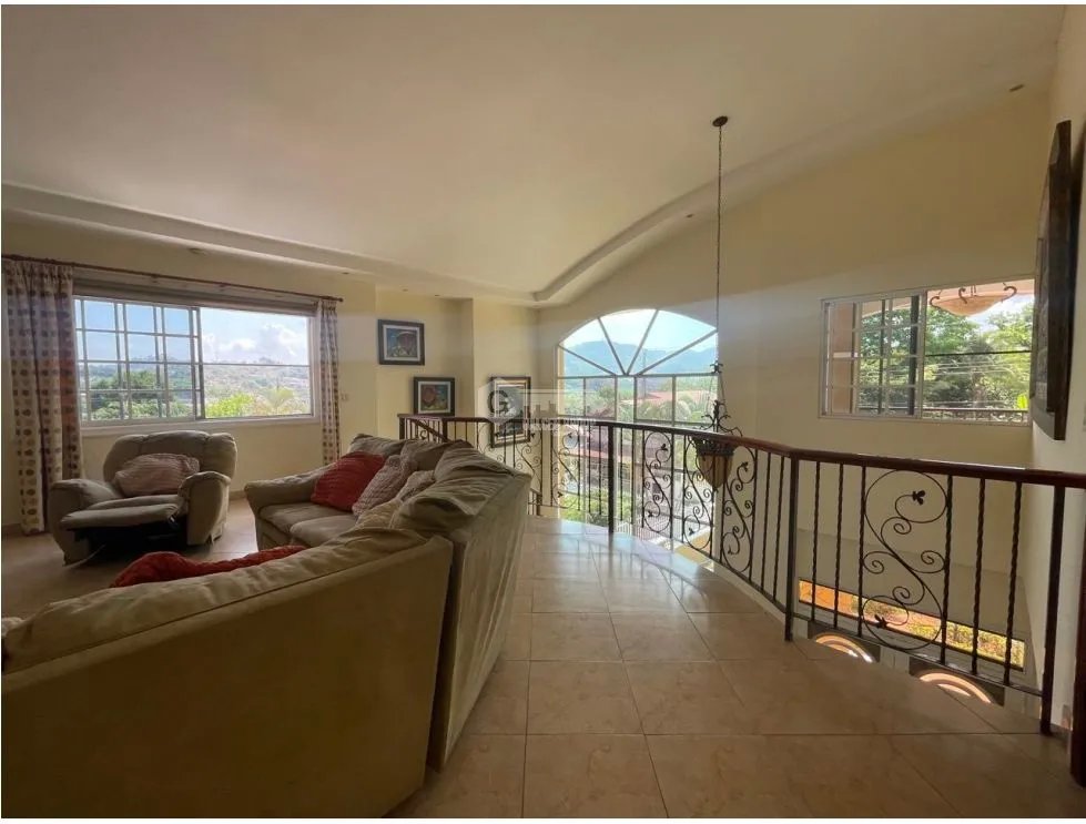 SE VENDE CASA LAS CUMBRES RESIDENCIAL EL ROCIO DE 2 NIVELES Y TERRAZA