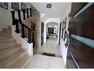 SE VENDE CASA EN DON BOSCO VERSALLES CON...