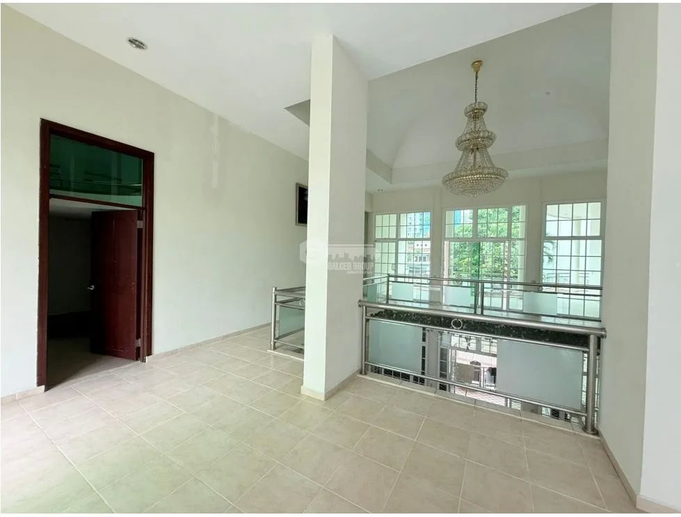 SE VENDE CASA SAN FRANCISCO DE 2 NIVELES CON 10 HABITACIONES Y PISCINA