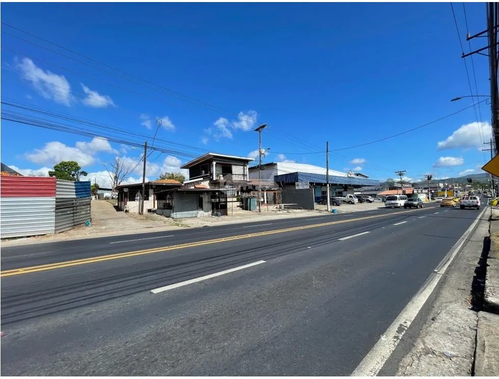 SE ALQUILA LOCAL EN PEDREGAL PH GOLDEN PARK DE 80M CON AIRE A.