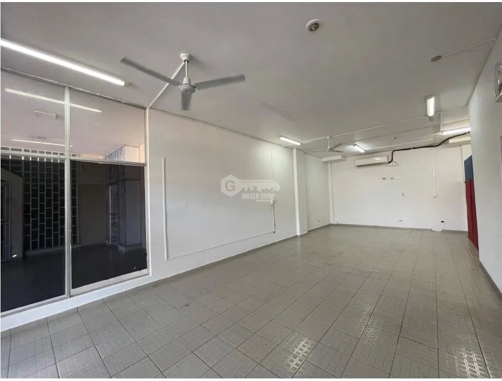 SE ALQUILA LOCAL EN PEDREGAL PH GOLDEN PARK DE 80M CON AIRE A.