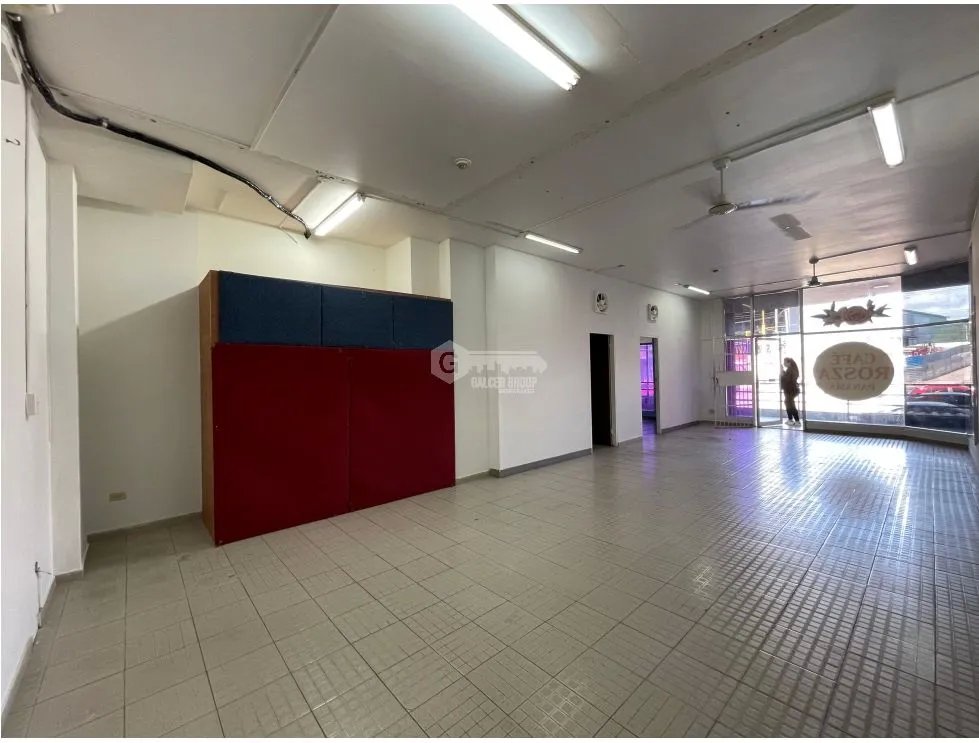 SE ALQUILA LOCAL EN PEDREGAL PH GOLDEN PARK DE 80M CON AIRE A.
