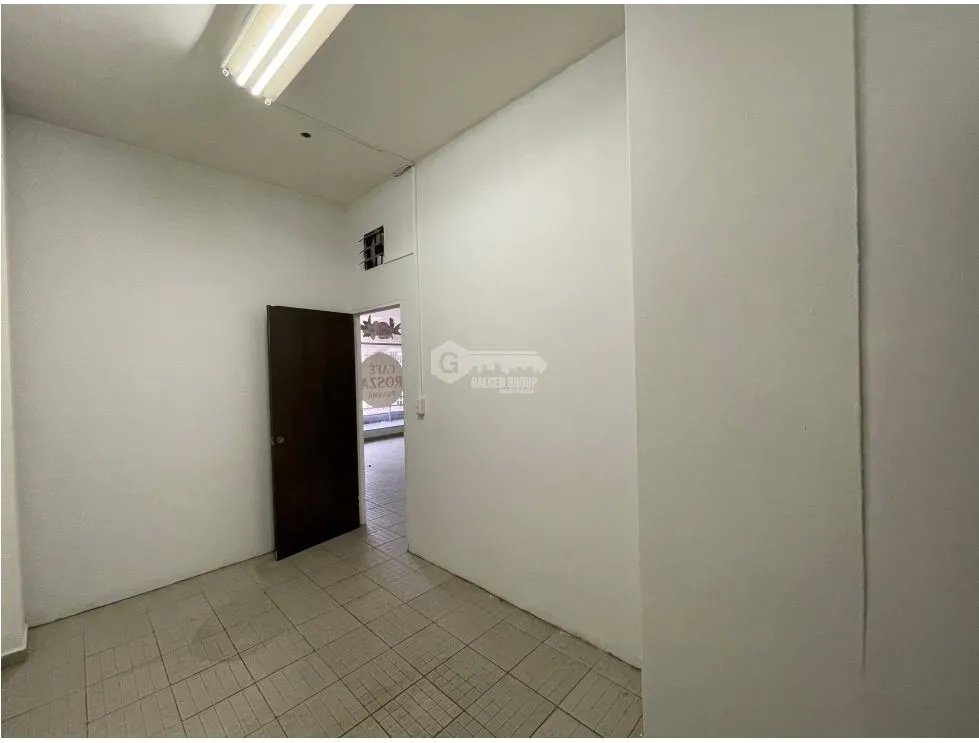 SE ALQUILA LOCAL EN PEDREGAL PH GOLDEN PARK DE 80M CON AIRE A.