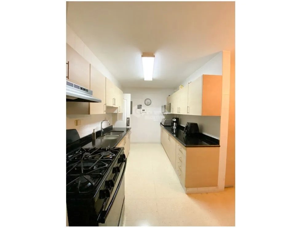 SE VENDE CASA EN BETANIA MIRAFLORES 326M 2 PISOS 3 HABITACION 4 BAÑOS
