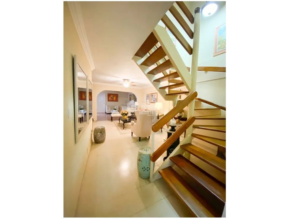 SE VENDE CASA EN BETANIA MIRAFLORES 326M 2 PISOS 3 HABITACION 4 BAÑOS