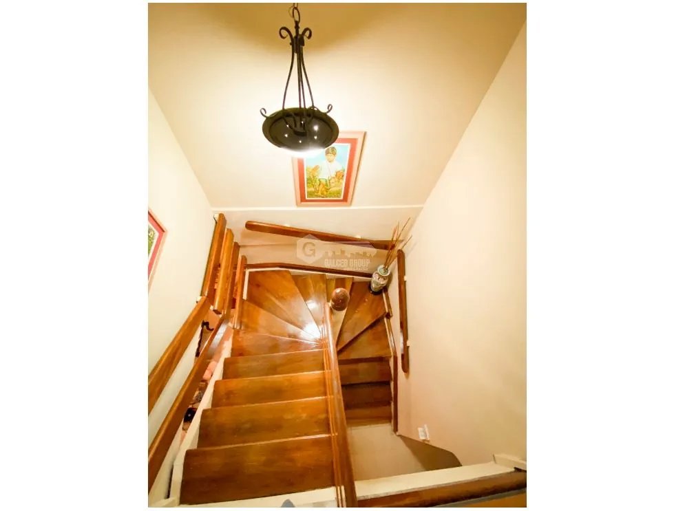 SE VENDE CASA EN BETANIA MIRAFLORES 326M 2 PISOS 3 HABITACION 4 BAÑOS