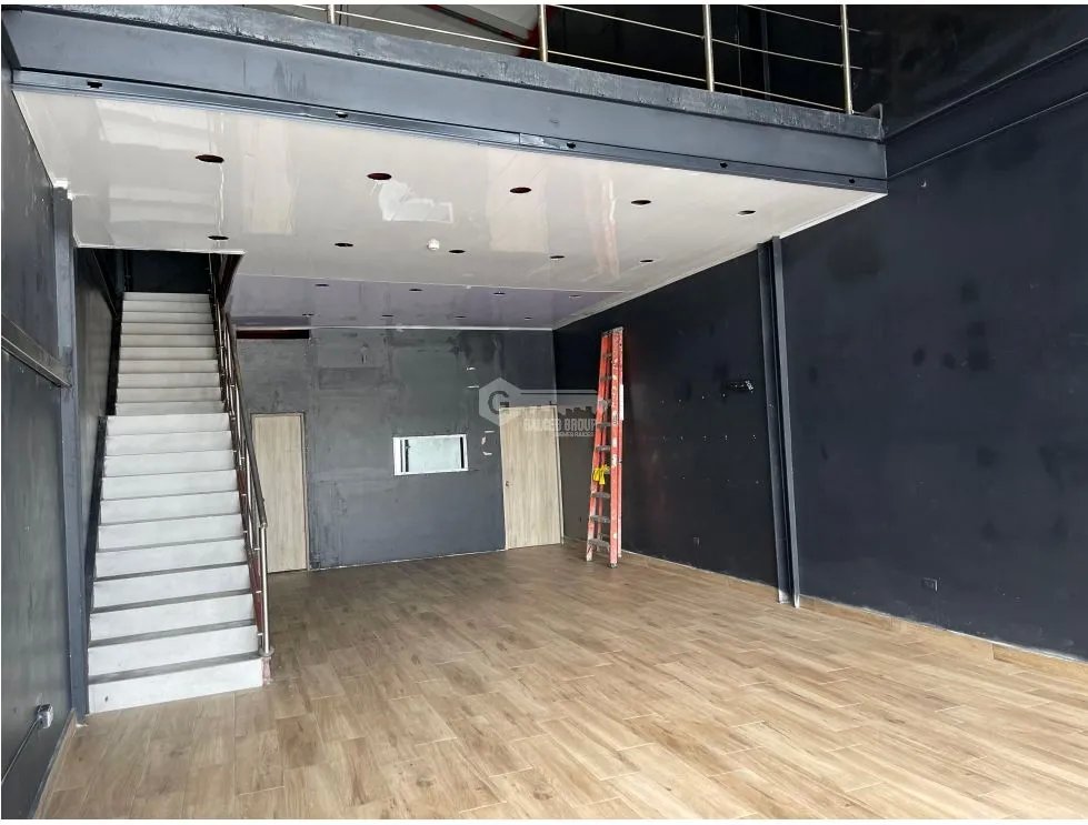 LOCAL / TUMBA MUERTO / MIDTOWN PLAZA / 154M / VACIO / MEZZANINE